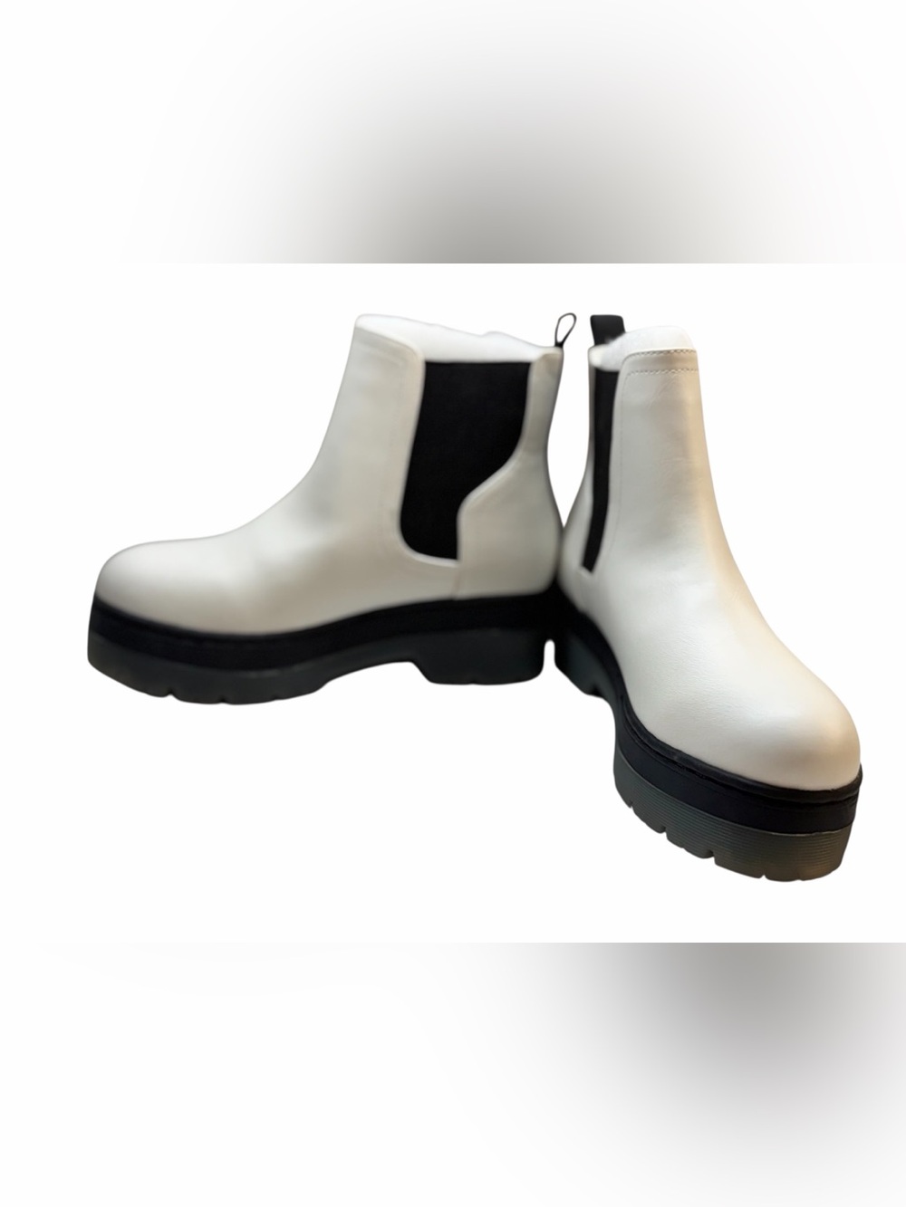 MIA Cayson White Platform Chelsea Boots Lug Sole NWOB Women’s Size 6 - Picture 4 of 8